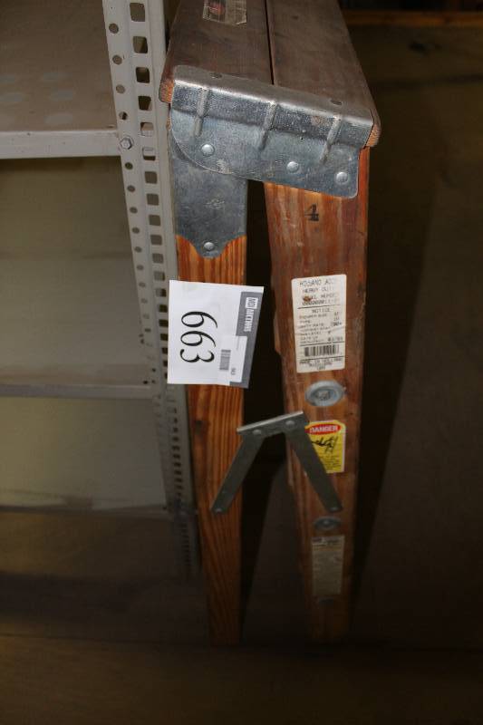 lot 663 image: Wooden Ladder.
