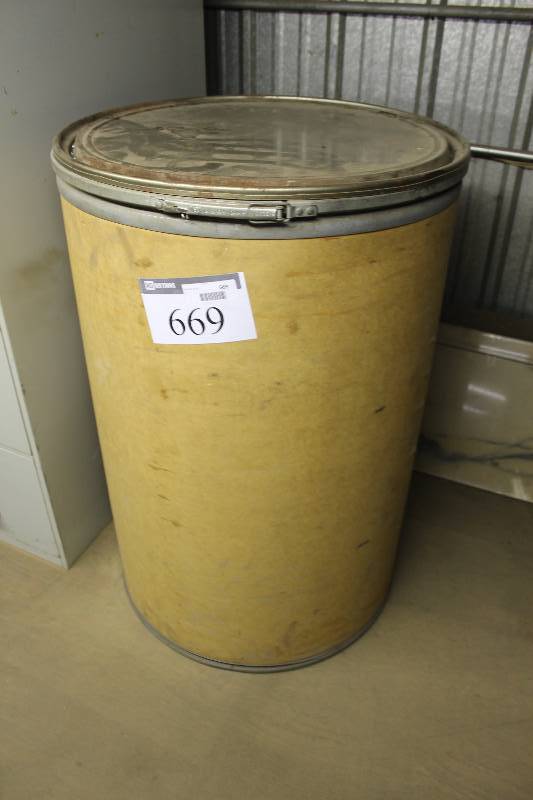 lot 669 image: Barrel Container wLid.
