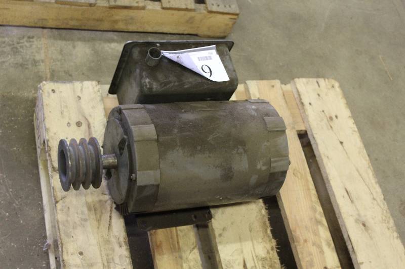lot 759 image: Miscellaneous AC Motor.