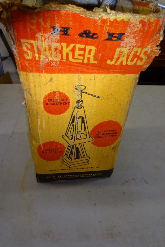 Stacker jacks