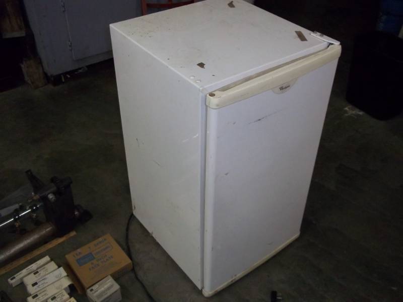 Whirlpool Dorm Size Refrigerator Tested and works