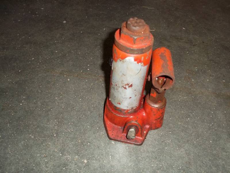 Small Hydraulic jack consignor states works