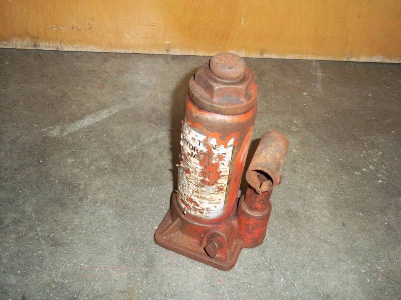 Small Hydraulic jack consignor states works