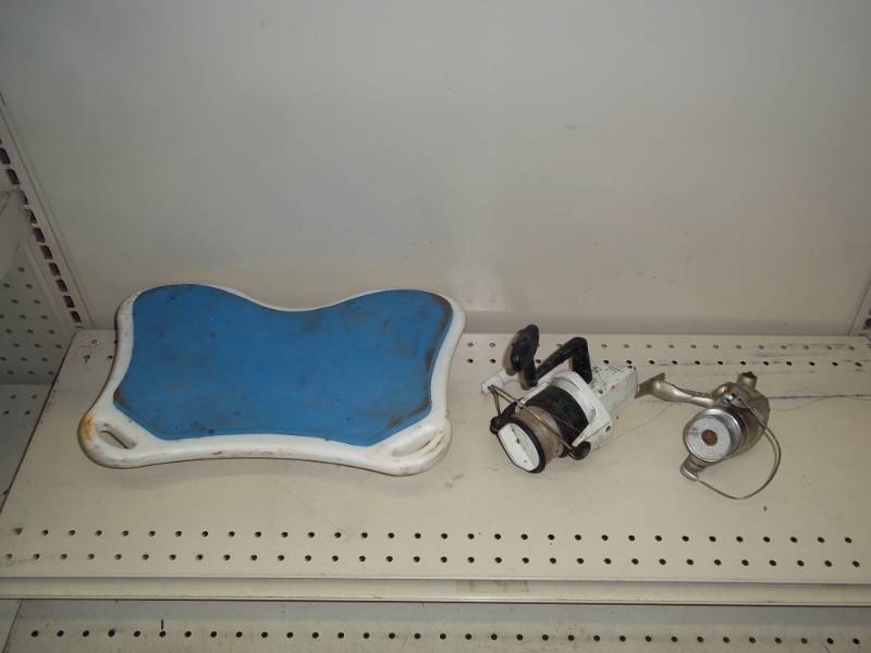 Boat seat with 2 reels