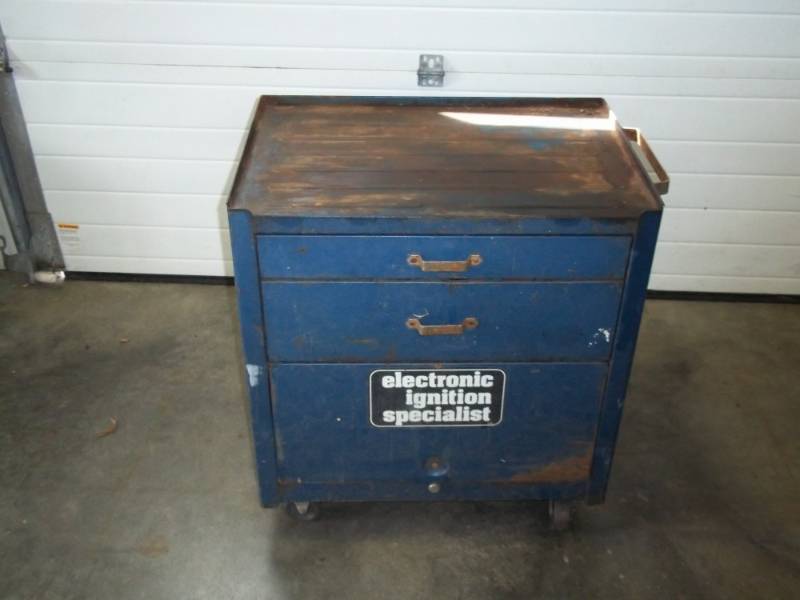 Tool box on wheels with 2 drawers 18 x 27 x 29