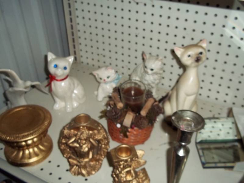 Candle dcor with cats