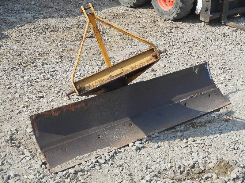 lot 7 image: 6ft Three Point Blade, Steel Cuttin...