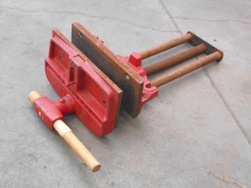 lot 19 image: Heavy Duty Craftsman 10 Vise ...