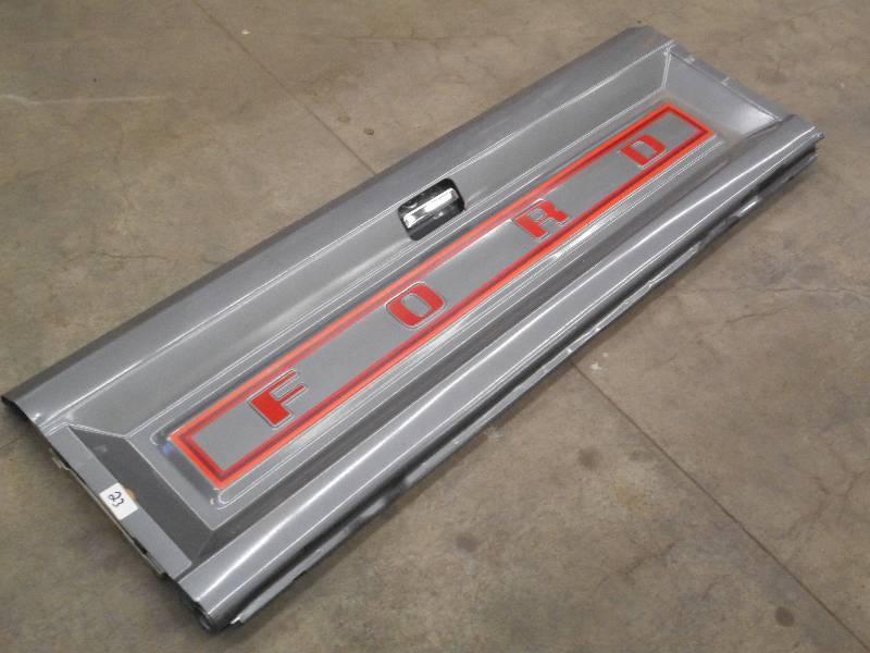 lot 23 image: Ford Full-Sized Tailgate, Great Con...