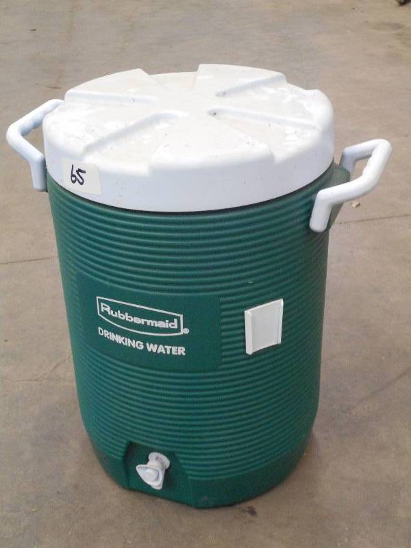 lot 65 image: Rubbermaid 5-Gallon Drink Dispenser...