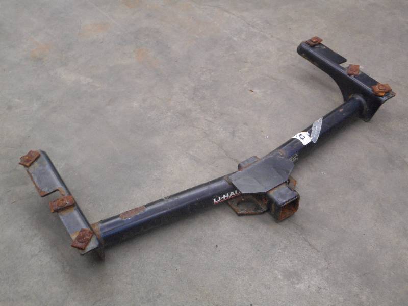 lot 82 image: UHAUL V5 Reciever Hitch For 94-04 F...