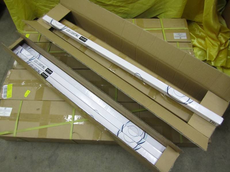 Lot of 5 cases, 12 lights per case,...