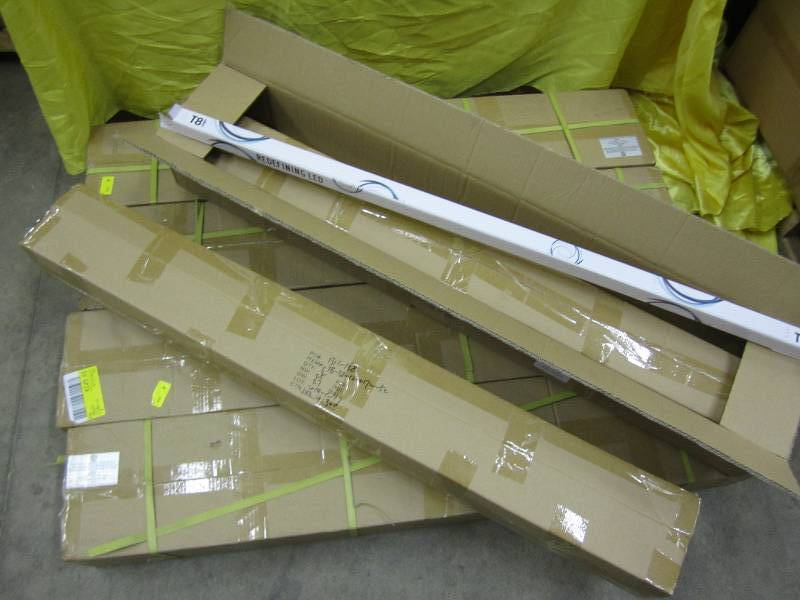 Lot of 5 cases, 12 lights per case,...
