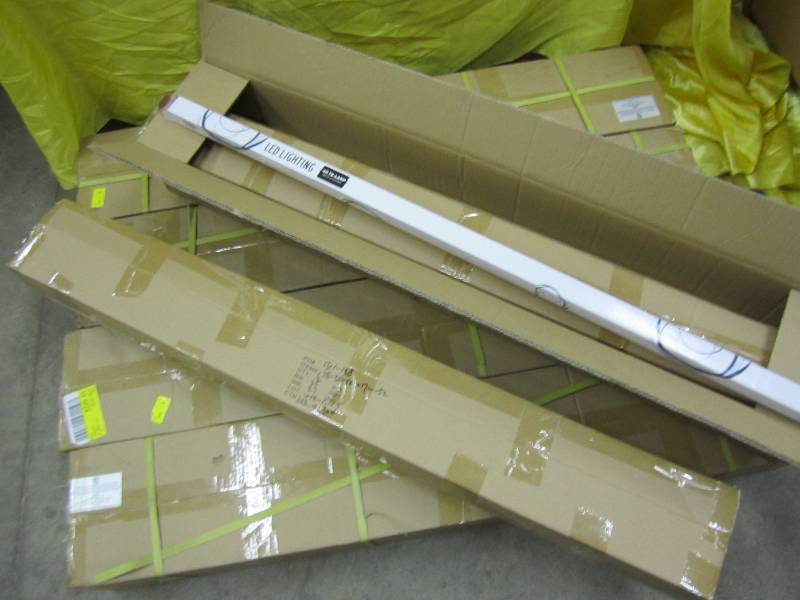 Lot of 5 cases, 12 lights per case,...