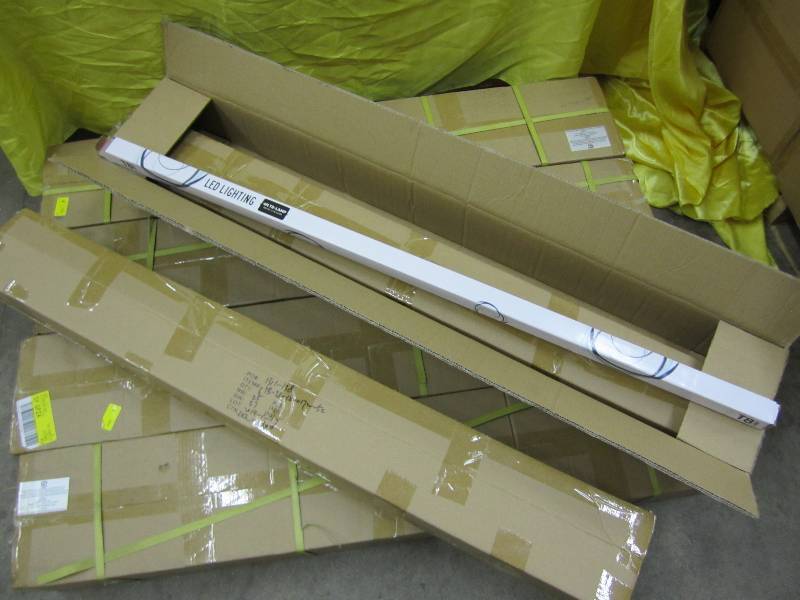 Lot of 5 cases, 12 lights per case,...