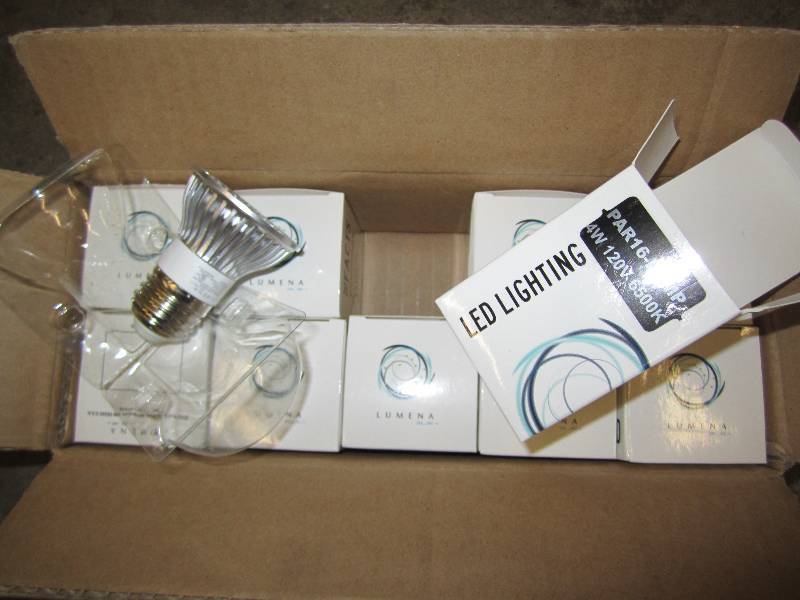 10 LED light bulbs, Full case.  PAR...