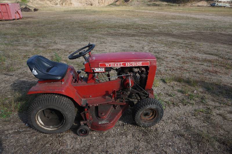 lot 10 image: Wheel Horse Model B-60 Riding Lawn Mower Garden Tractor