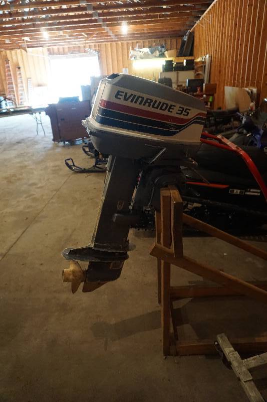 lot 23 image: Evinrude Model 357611 35 hp Long Shaft Outboard Motor