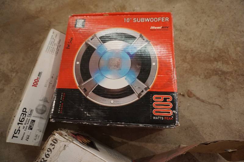 lot 52 image: Lot of Car Audio Components