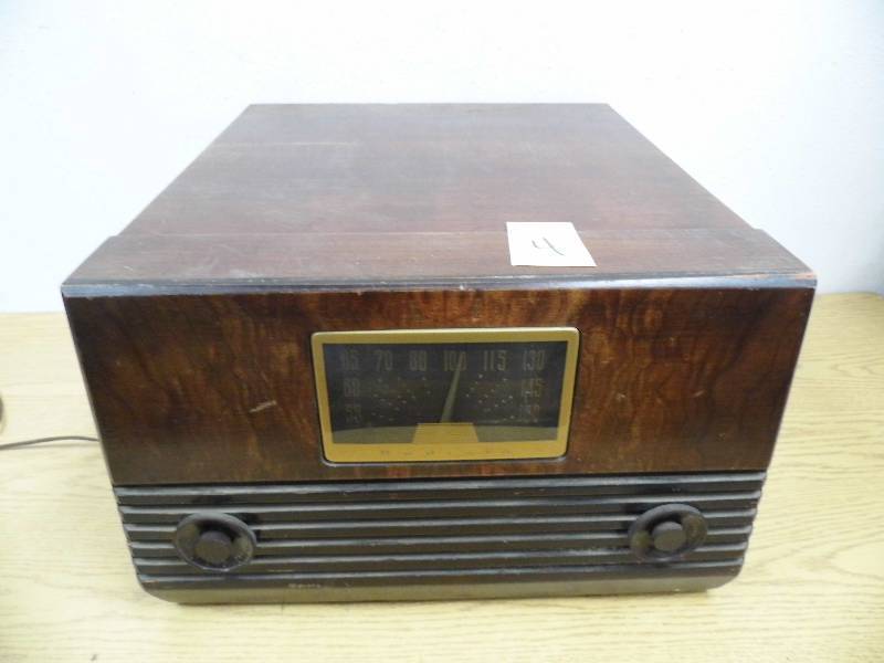 lot 4 image: Radiola