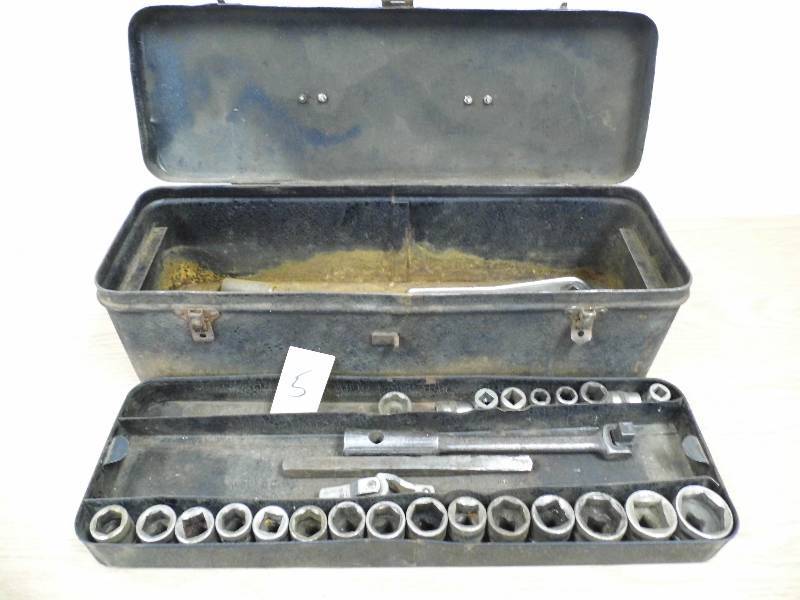 lot 5 image: Tool Box
