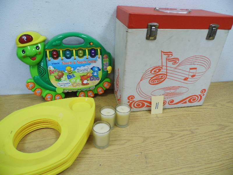 lot 11 image: Record Case