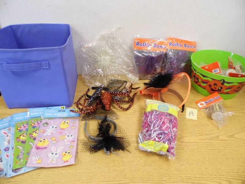 lot 13 image: Halloween - Easter