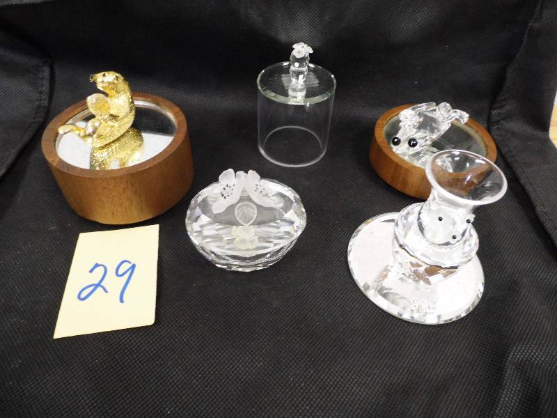lot 29 image: Crystal Items