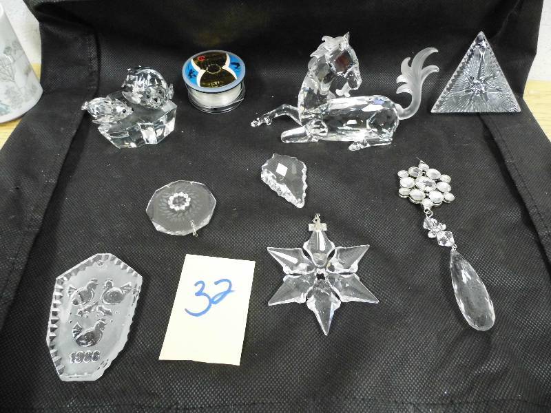 lot 32 image: Crystal Items