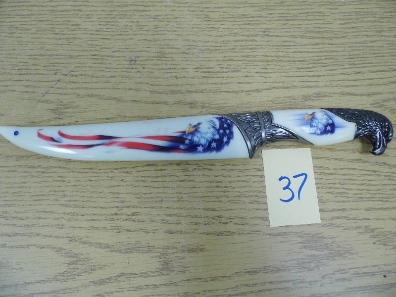 lot 37 image: Eagle Knife