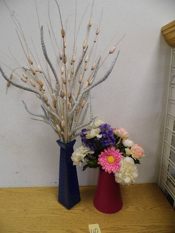 lot 40 image: 2 Floral Arrangments