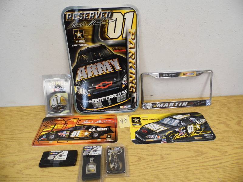 lot 43 image: Nascar  Army Items