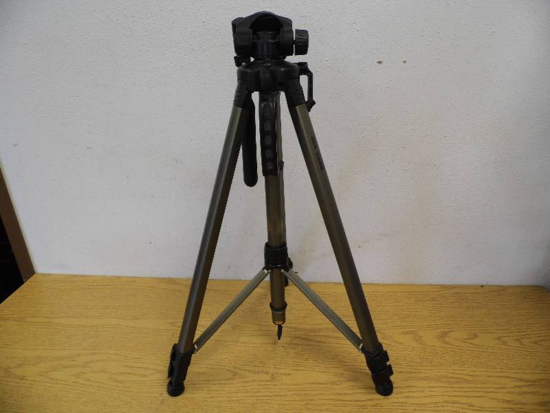 lot 52 image: MX 3000 Tripod