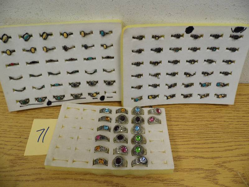 lot 71 image: Assorted Rings