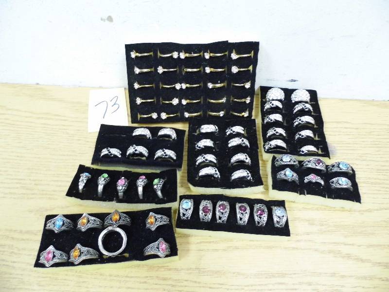 lot 73 image: Assorted Rings