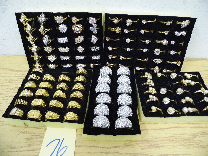 lot 76 image: Assorted Rings