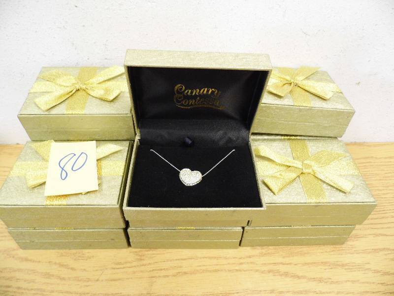 lot 80 image: 16 Heart Pendant Necklaces