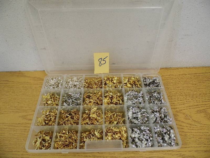 lot 85 image: Organizer with Jewelry