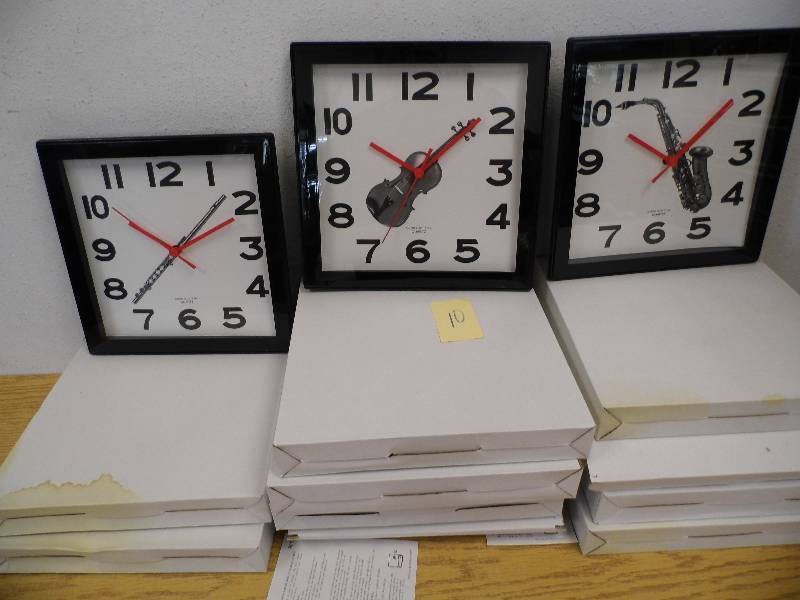 lot 3 image: Case of Assorted Clocks
