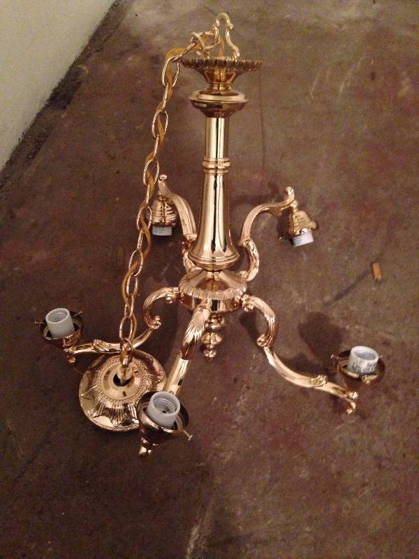 lot 6 image: Chandelier and Lighs