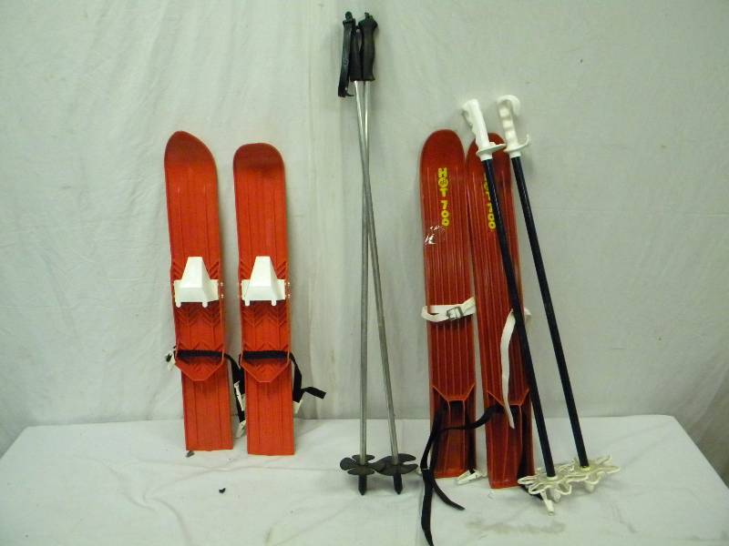 lot 334 image: Kids Skis Lot