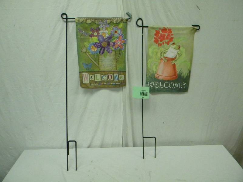 lot 345 image: Garden Flags