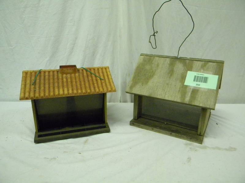 lot 350 image: Bird Feeders