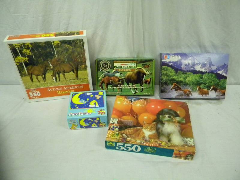 lot 353 image: Jigsaw Puzzle Lot