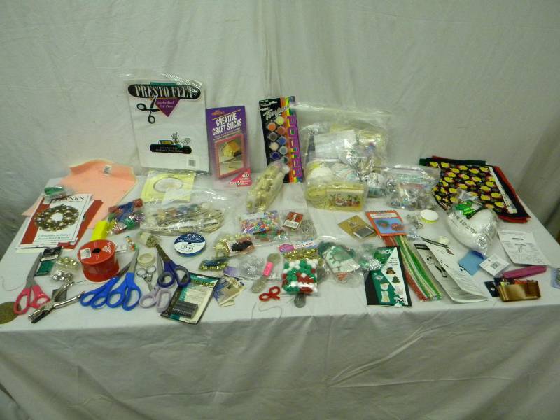 lot 364 image: Craft Projects and Supplies Lot