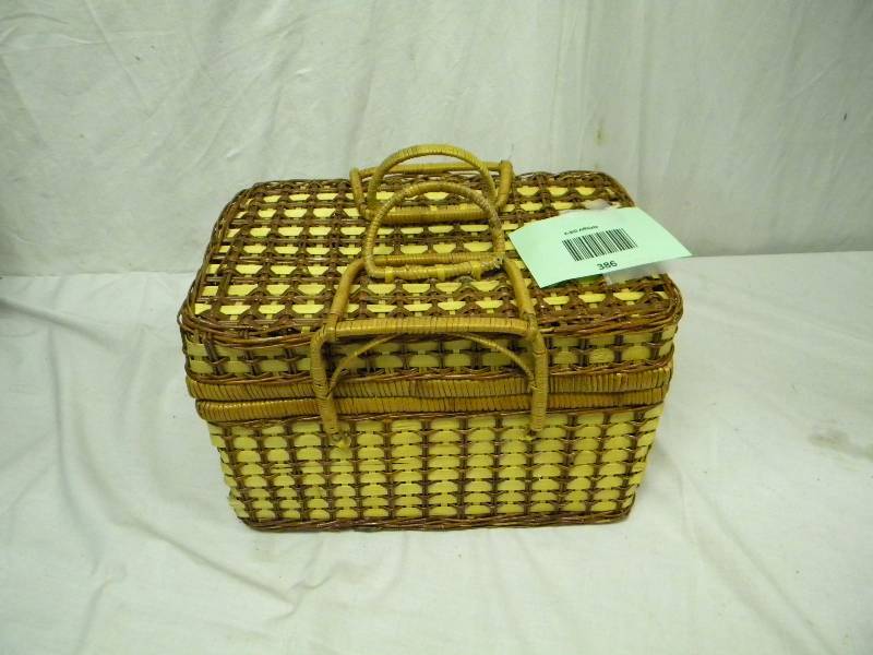 lot 386 image: Picnic Basket