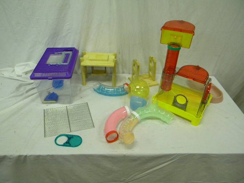 lot 402 image: Hamster Cage and Accessories