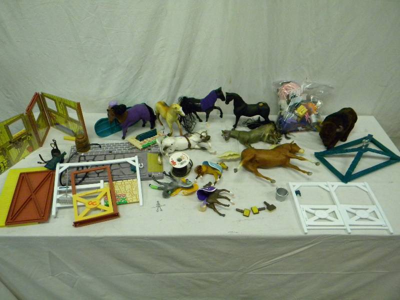lot 403 image: Horse and Stable Lot