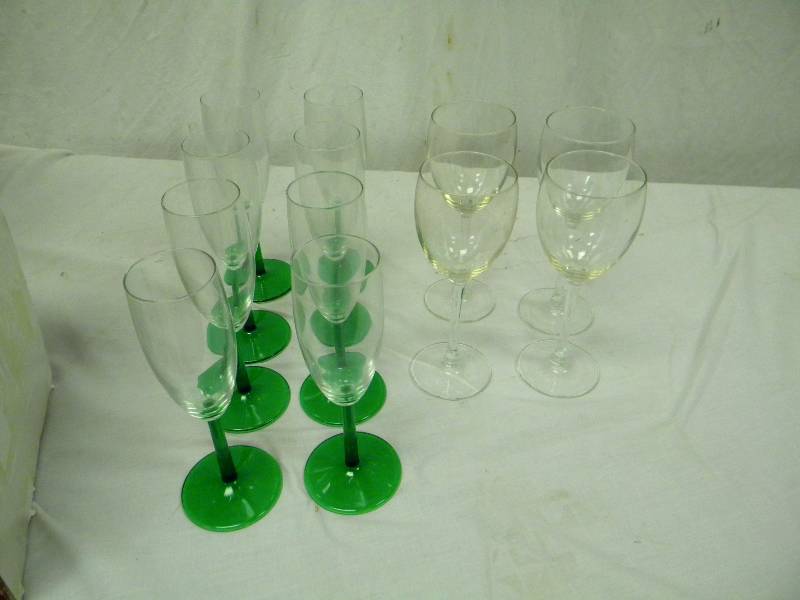 lot 423 image: Glassware Lot