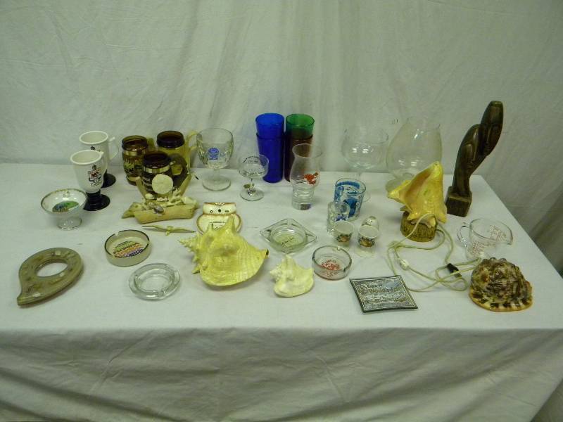 lot 427 image: Barware lot